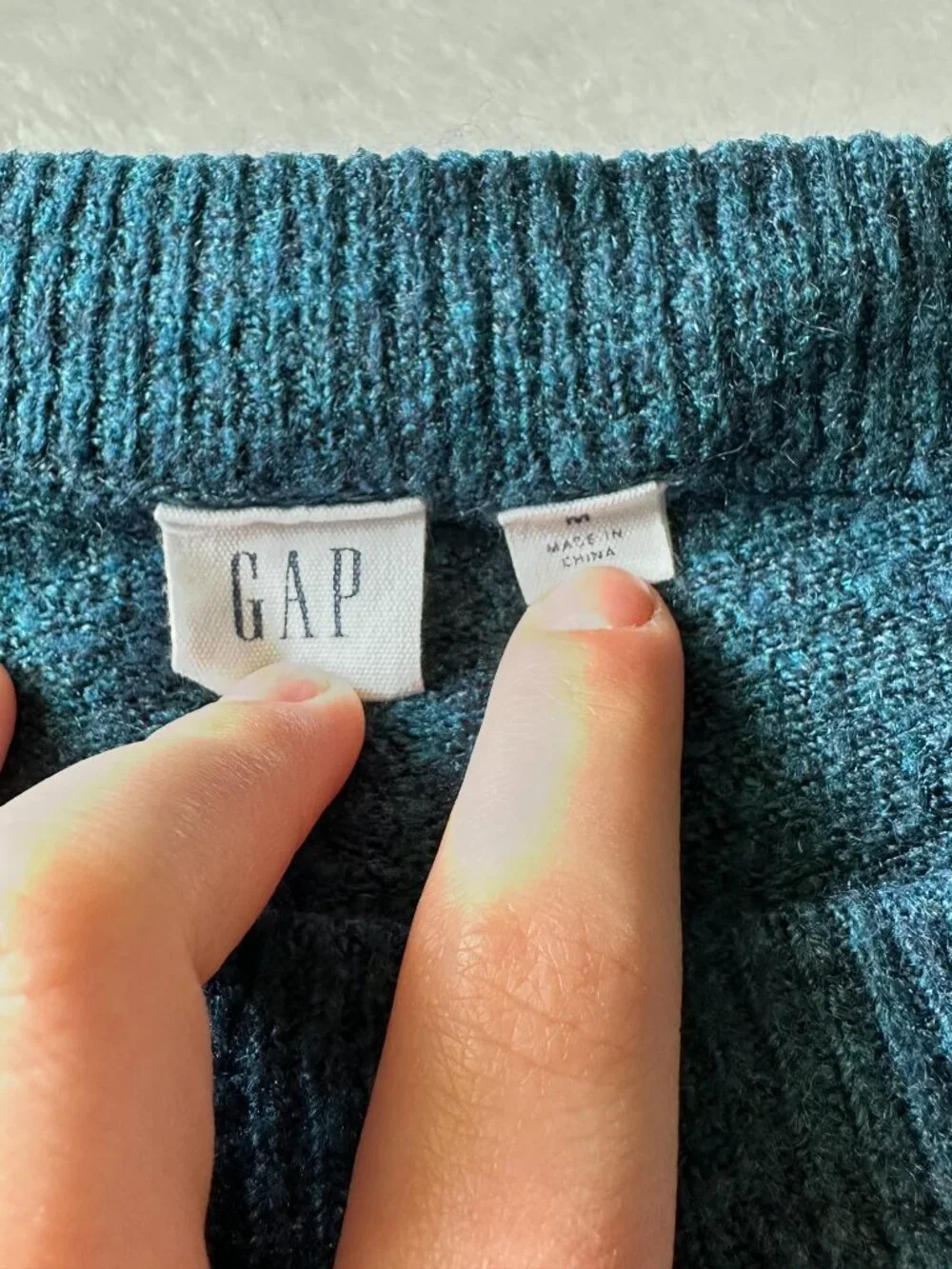 4 Women's Sweater Bundle - Picture 12 of 13